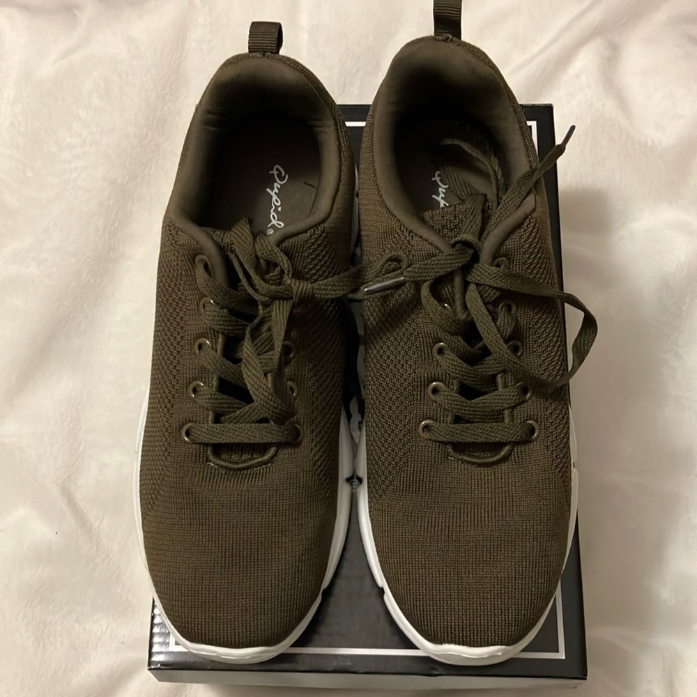 NWT Qupid Makala Khaki Flyknit Sneaker woman’s 9 w/ white bottoms in box